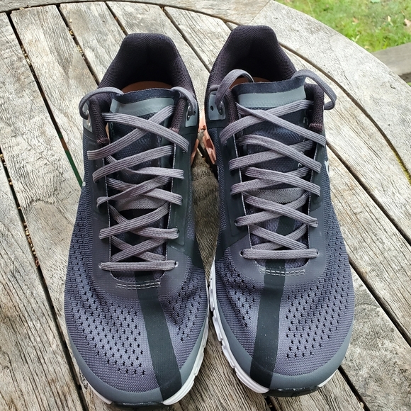 ON Cloudflow running shoes - Picture 2 of 4